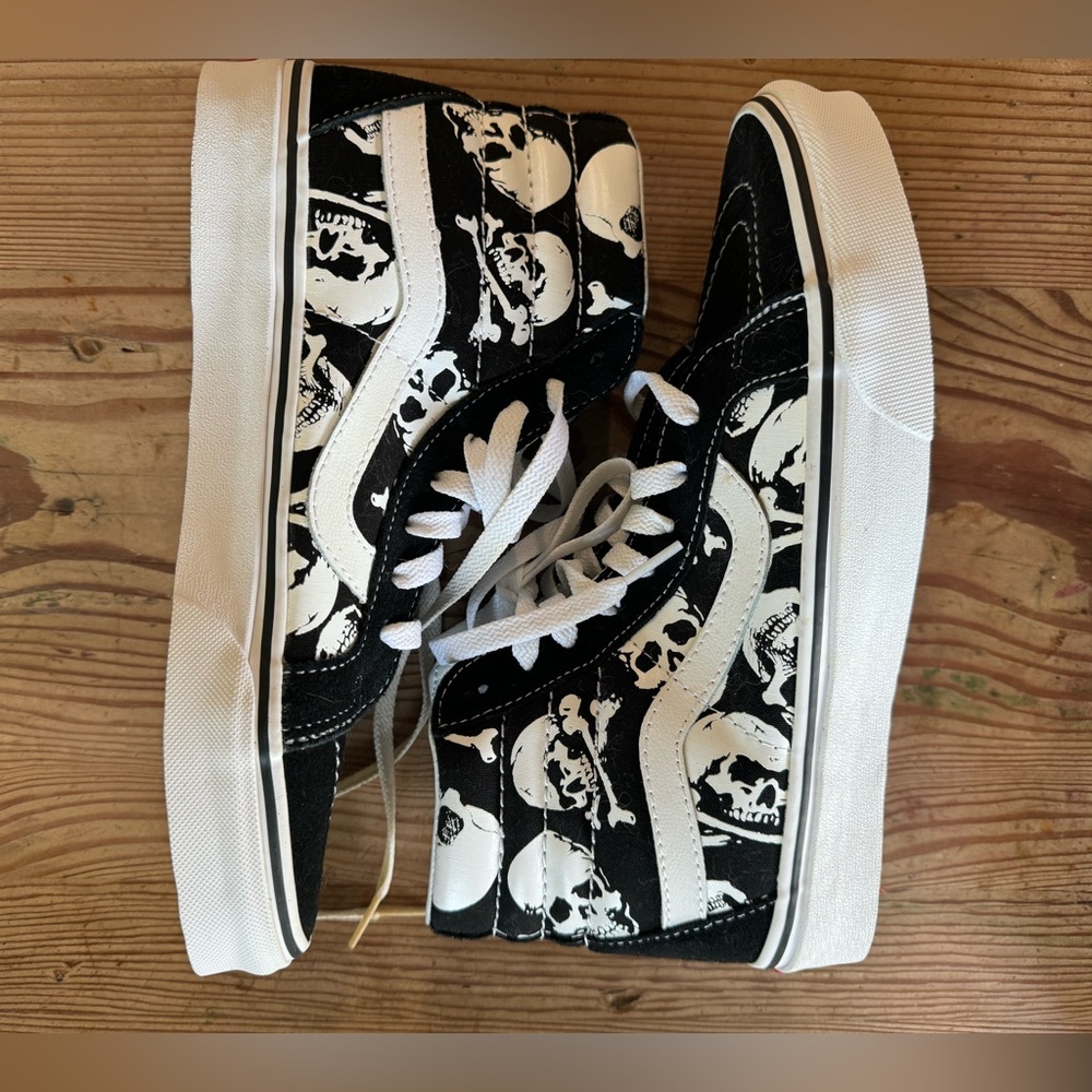 Vans Black and White Skull Pattern High-Tops